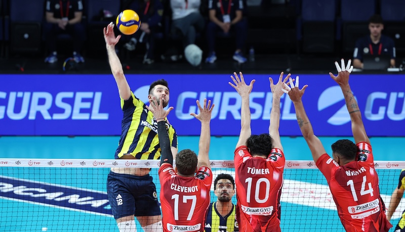 ZİRAAT BANKKART FENERBAHÇE’Yİ DEVİRDİ
