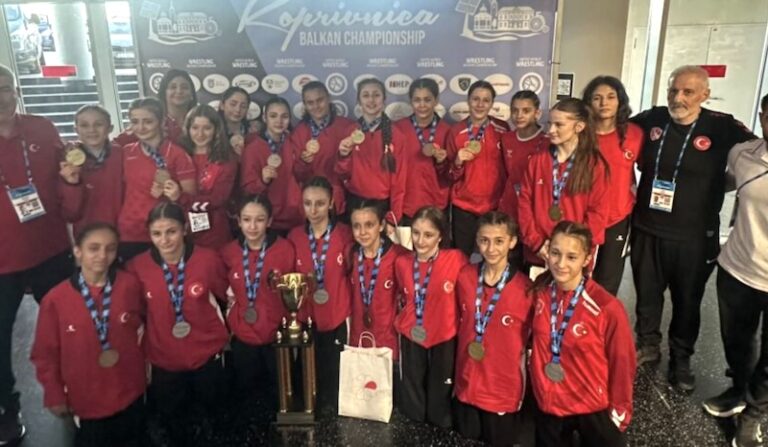 Genç Güreşçilerden Balkanlarda Altı Şampiyonluk