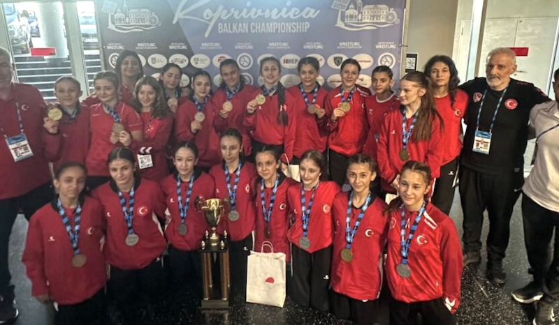 Genç Güreşçilerden Balkanlarda Altı Şampiyonluk