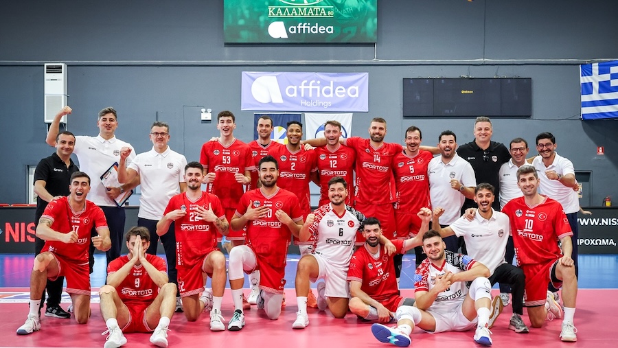 İstanbul Gençlik Spor Namağlup Balkan Şampiyonu
