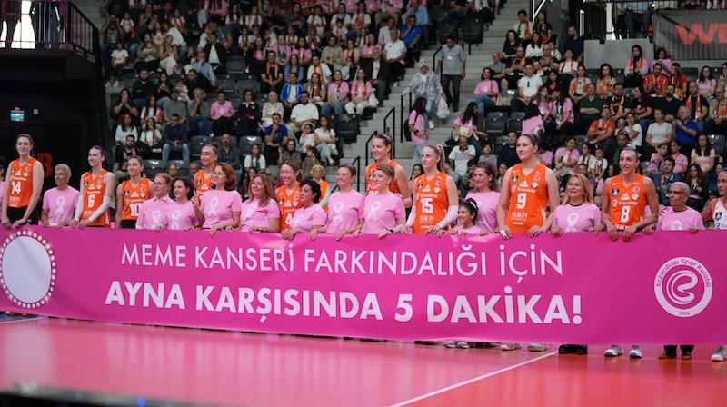 Eczacıbaşı Tribününden Kadınlara Sağlık Çağrısı