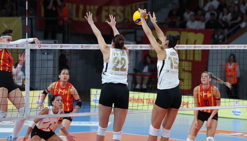 VAKIFBANK İZMİR’DE SET VERMEDİ